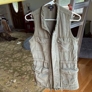 Army green vest, size XS
